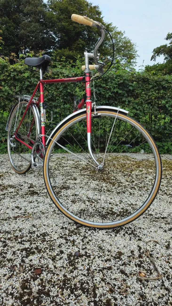Red Peugeot vintage bike restoration