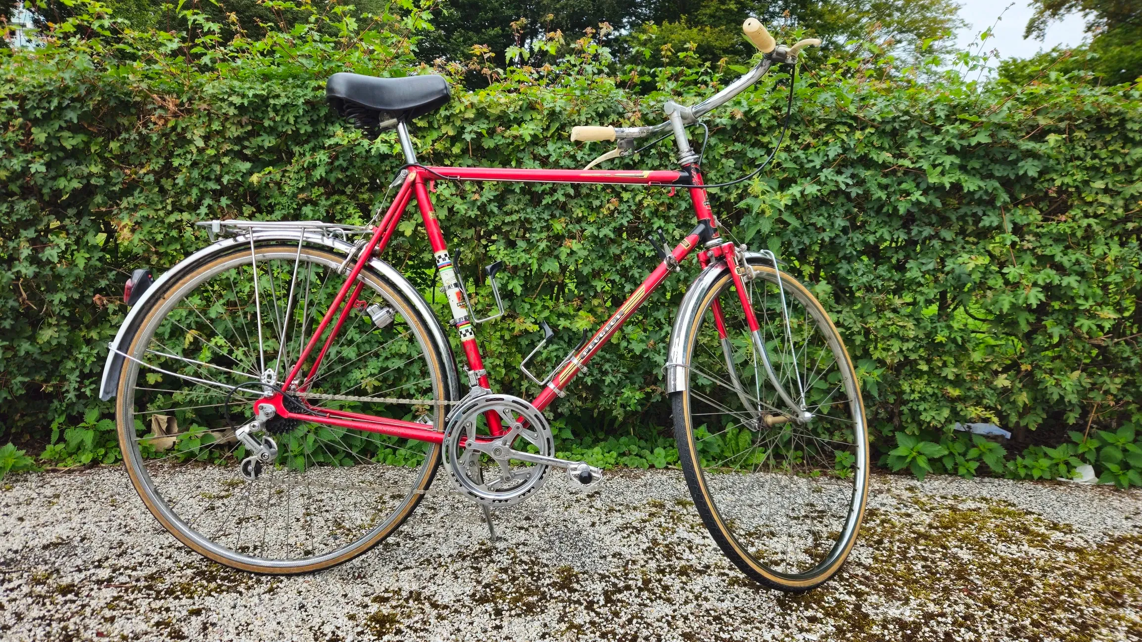 Red Peugeot vintage bike restoration