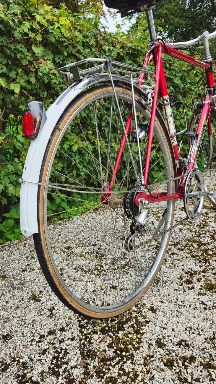 Red Peugeot vintage bike restoration