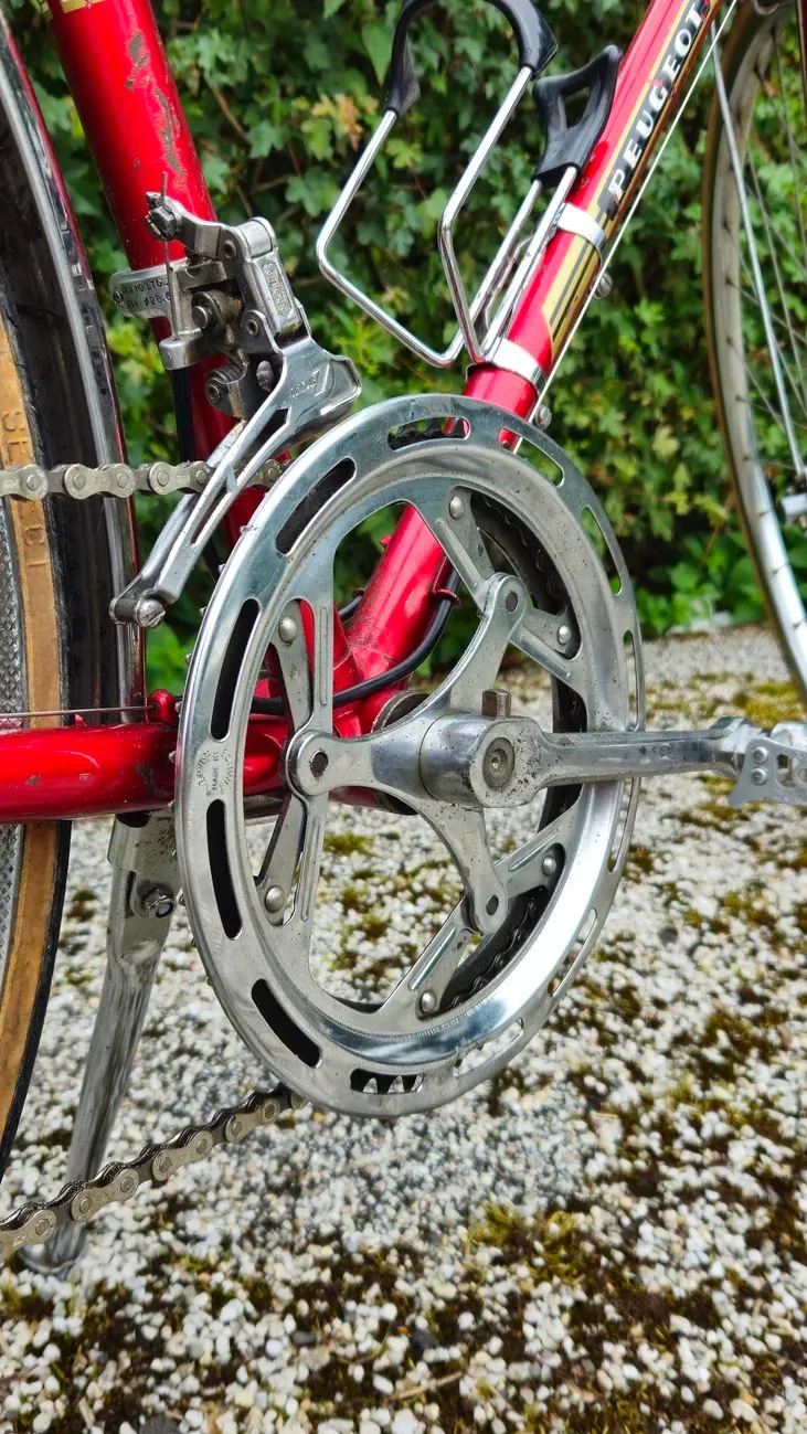 Red Peugeot vintage bike restoration