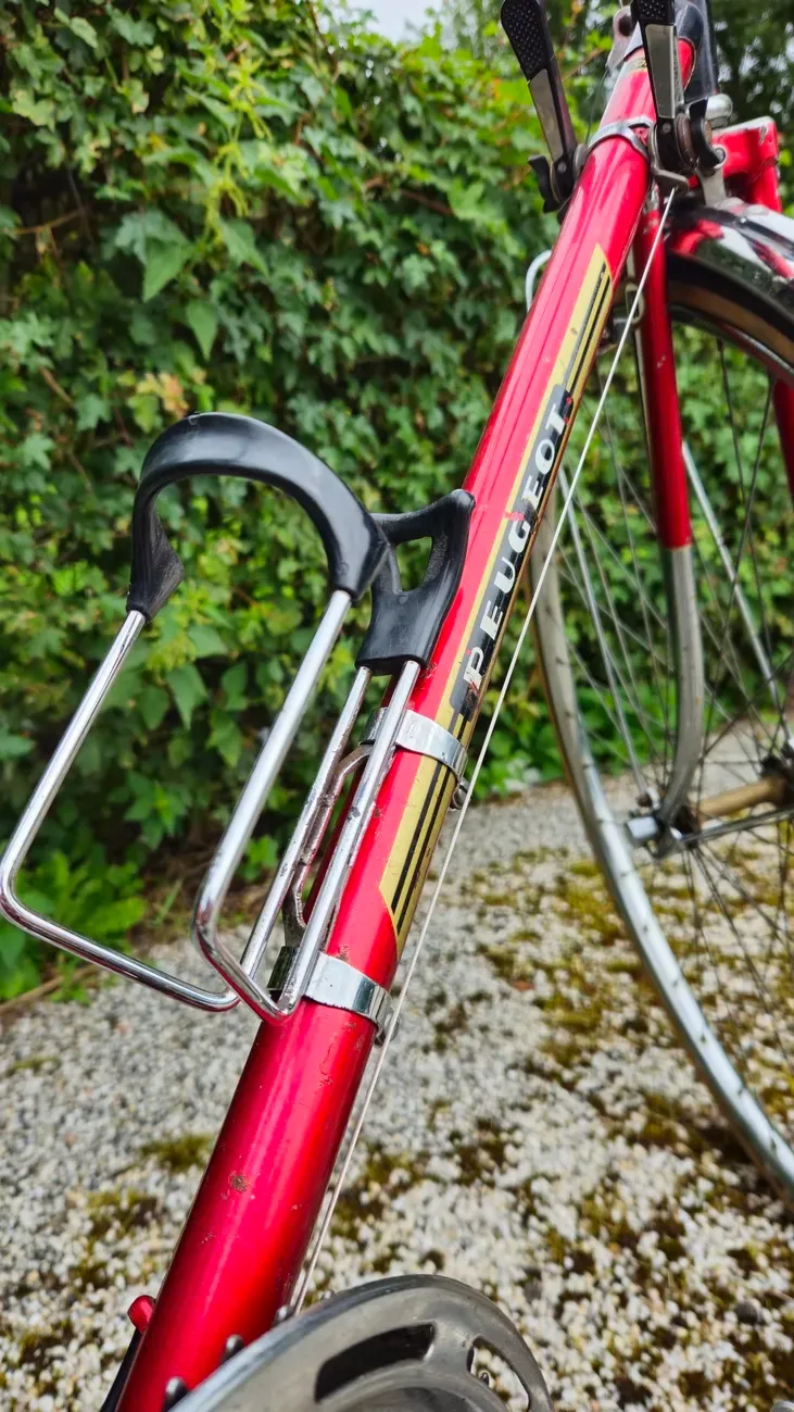 Red Peugeot vintage bike restoration