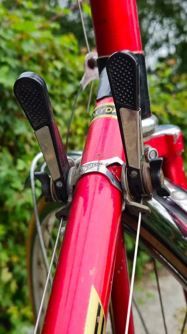 Red Peugeot vintage bike restoration