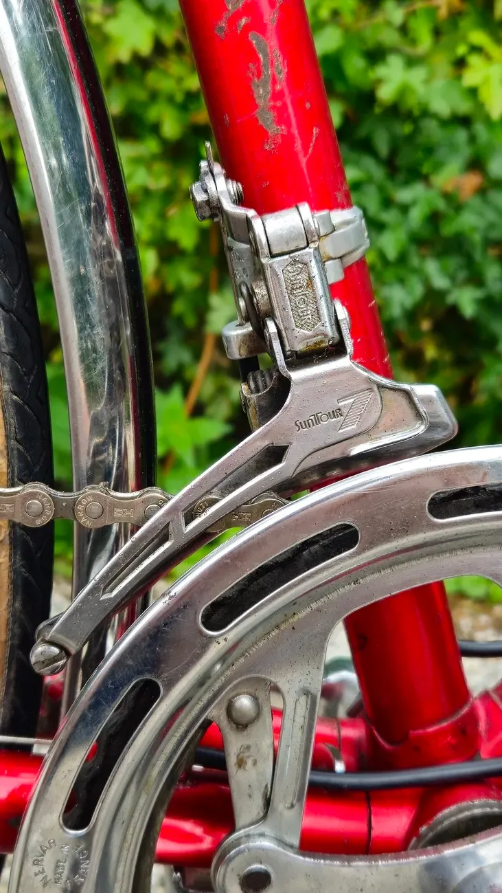 Red Peugeot vintage bike restoration