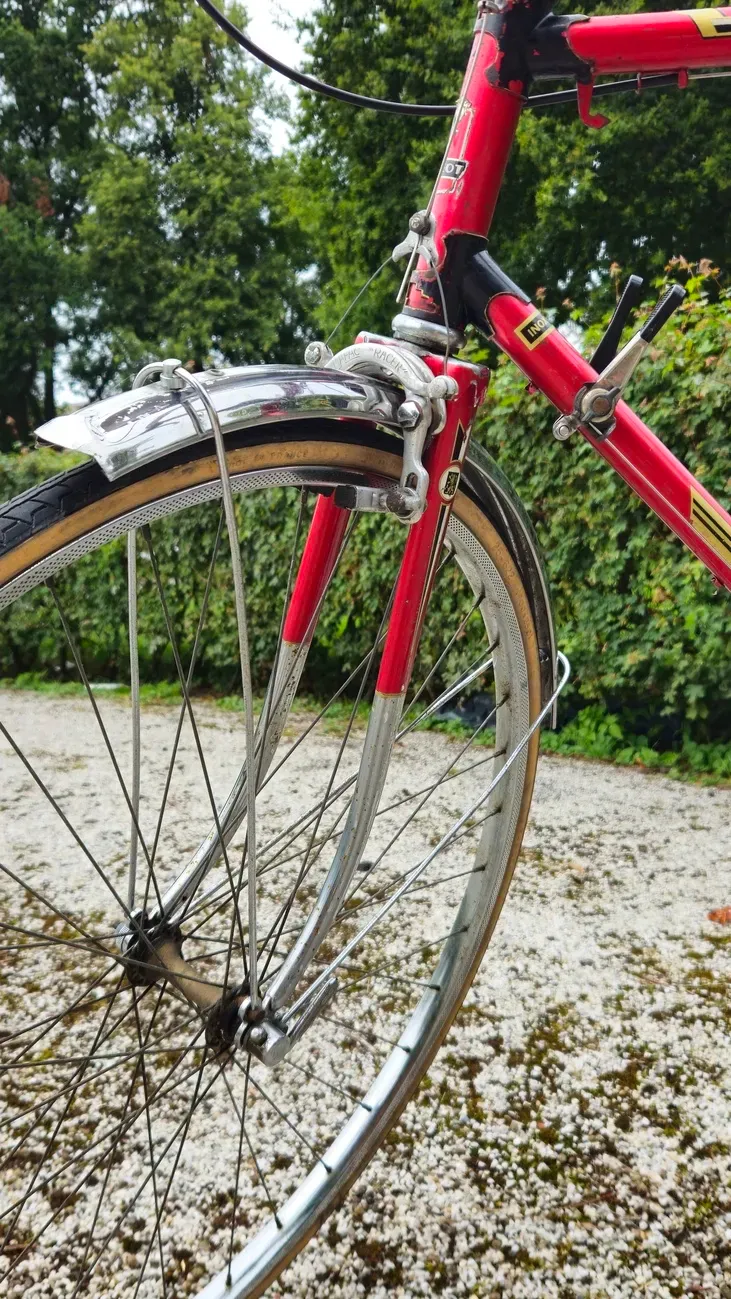 Red Peugeot vintage bike restoration