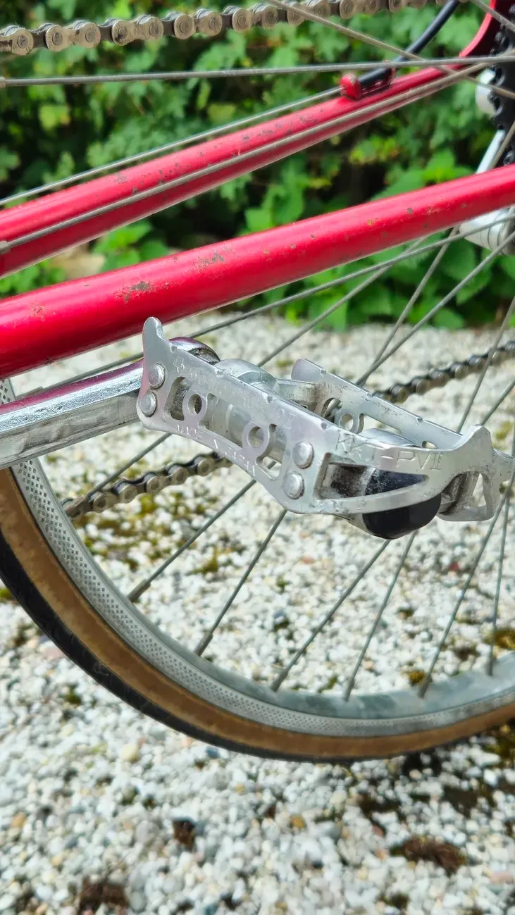 Red Peugeot vintage bike restoration