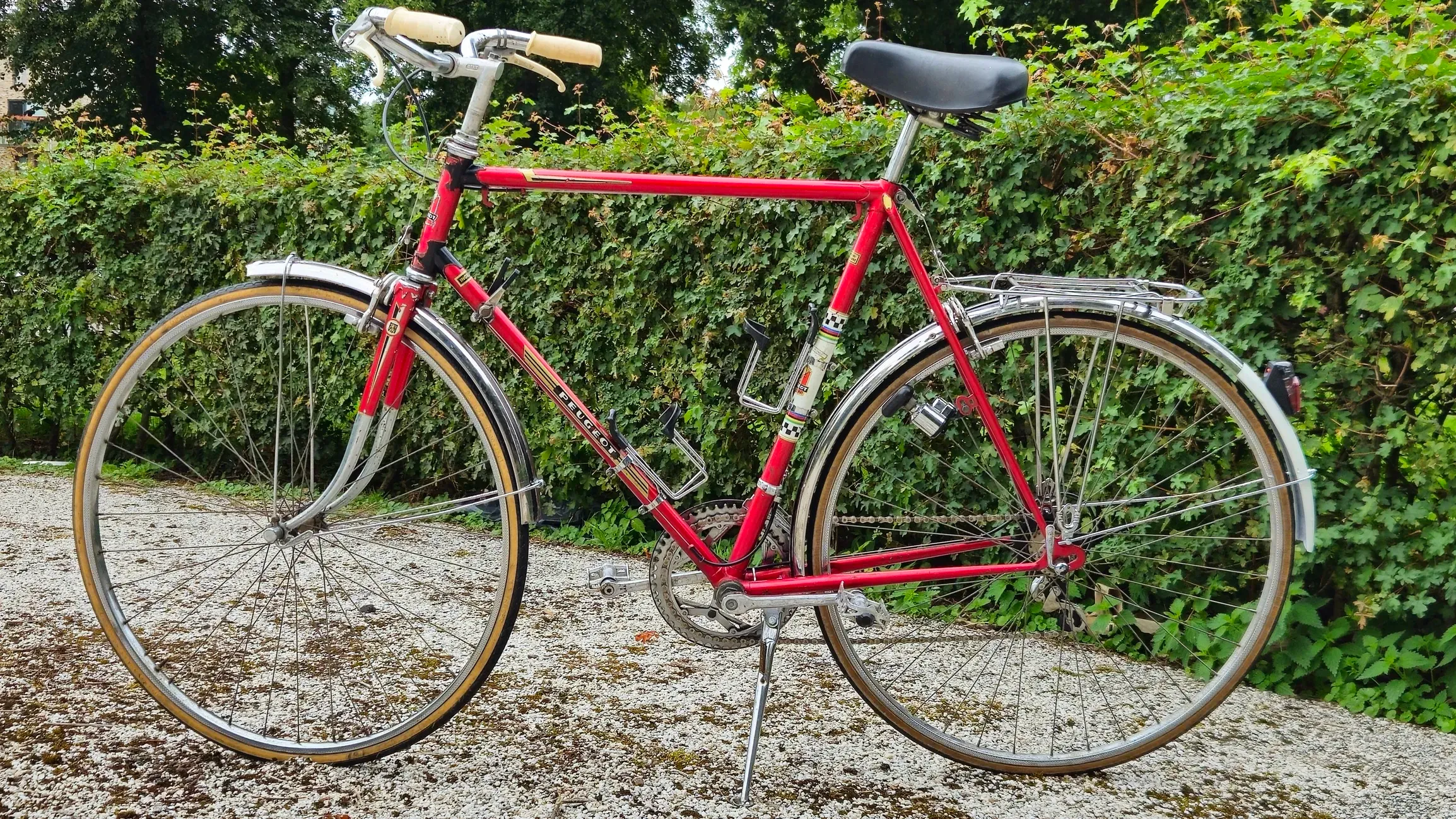 Red Peugeot vintage bike restoration